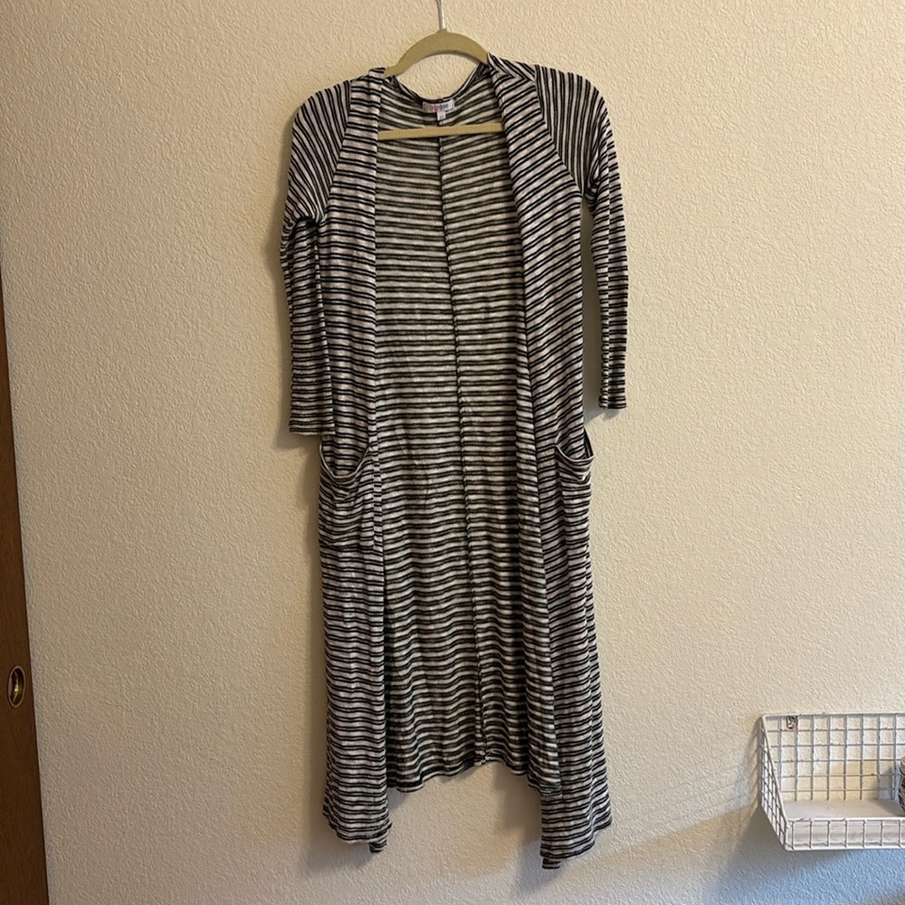 LULAROE. Striped long cardigan with pockets